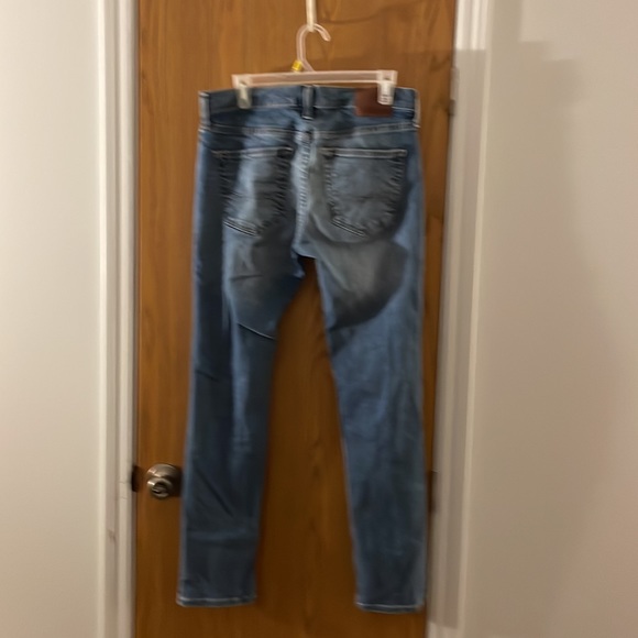 Hollister - Picture 2 of 2